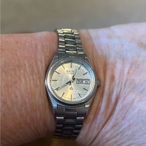 Vintage Seiko Stainless Steel ladies Day-Date Watch. New battery.